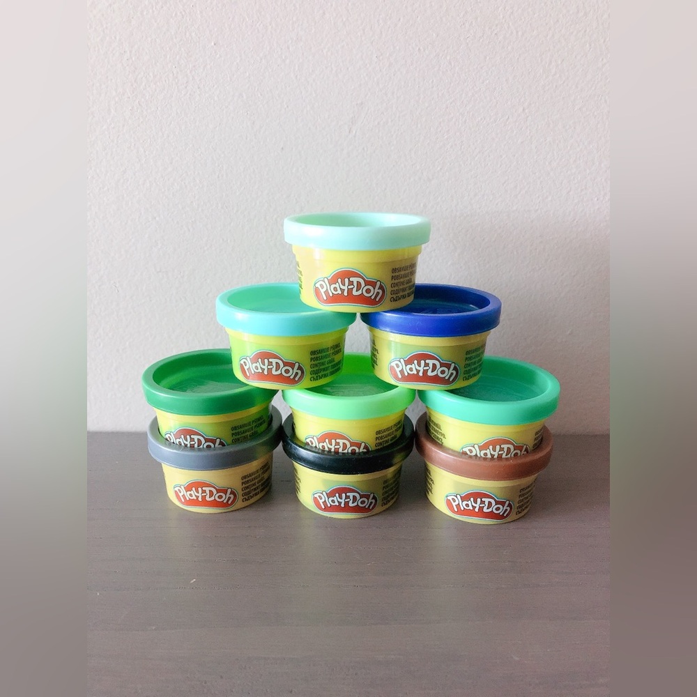$2 Play-Doh Dark, Blue & Green Colours 9 mini play dough